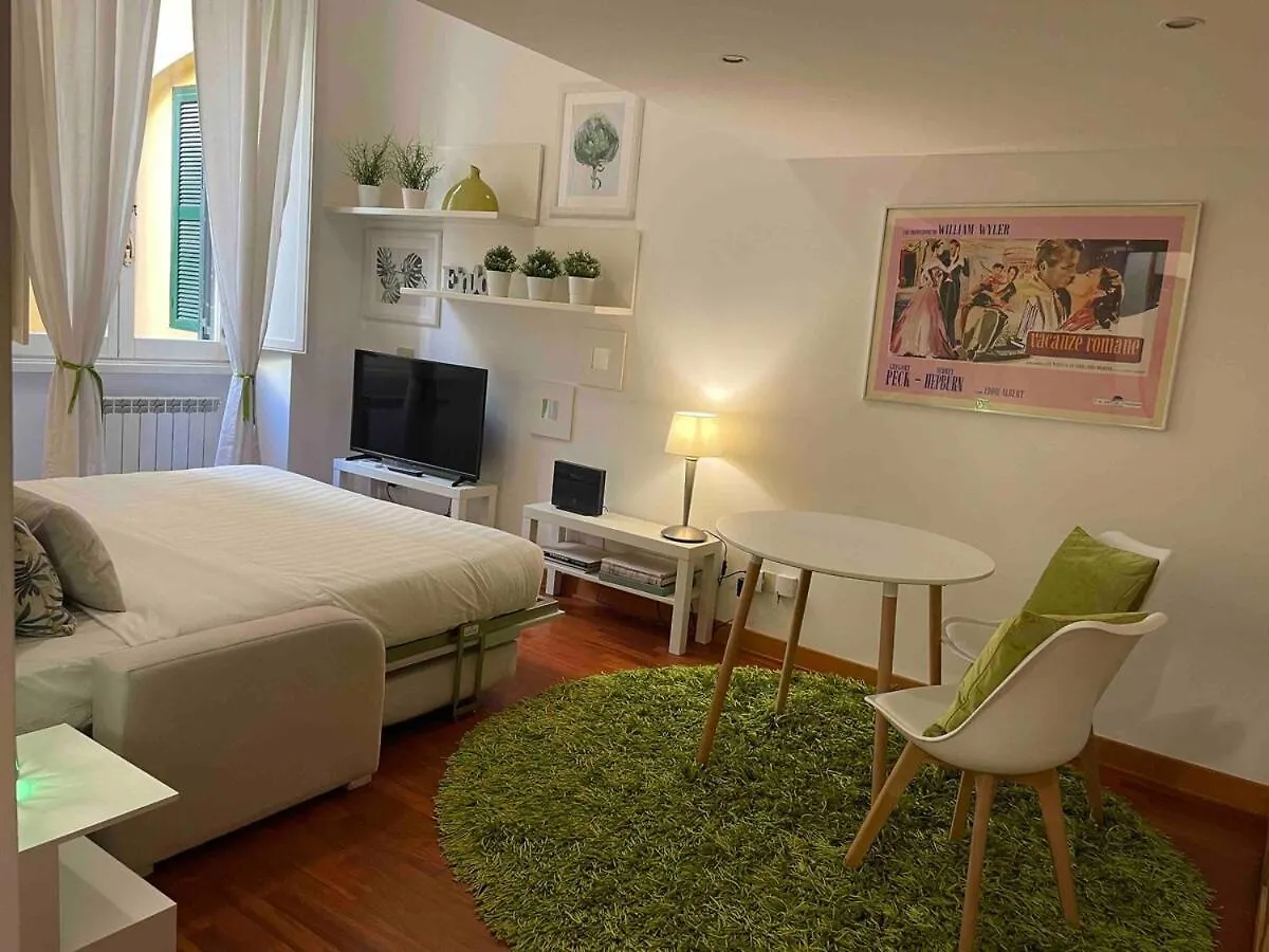 Live Roma - Domus Luci Al Colosseo New! 0*, Rome
